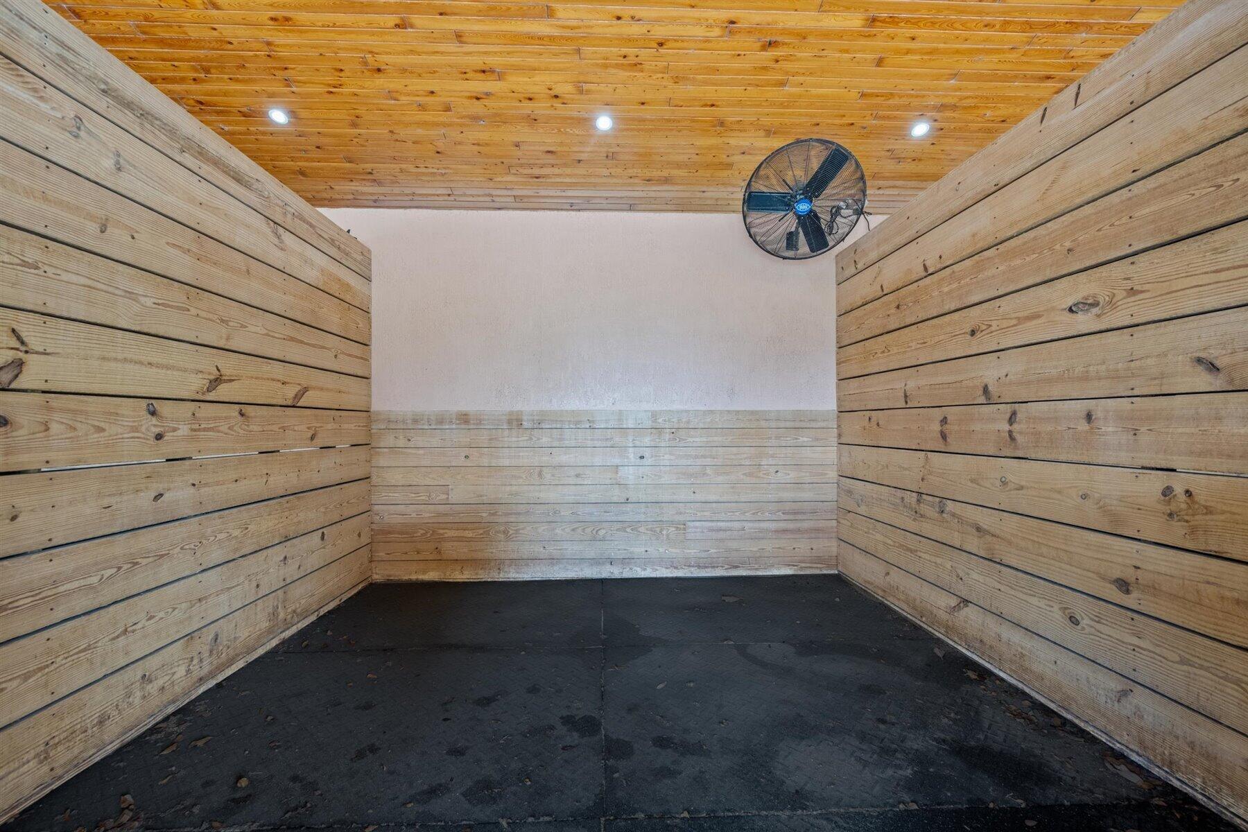3935 Hanover (Barn & Aptmt) Circle