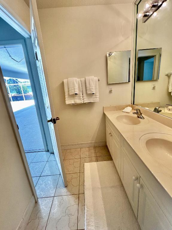 15885 Schweizer Court