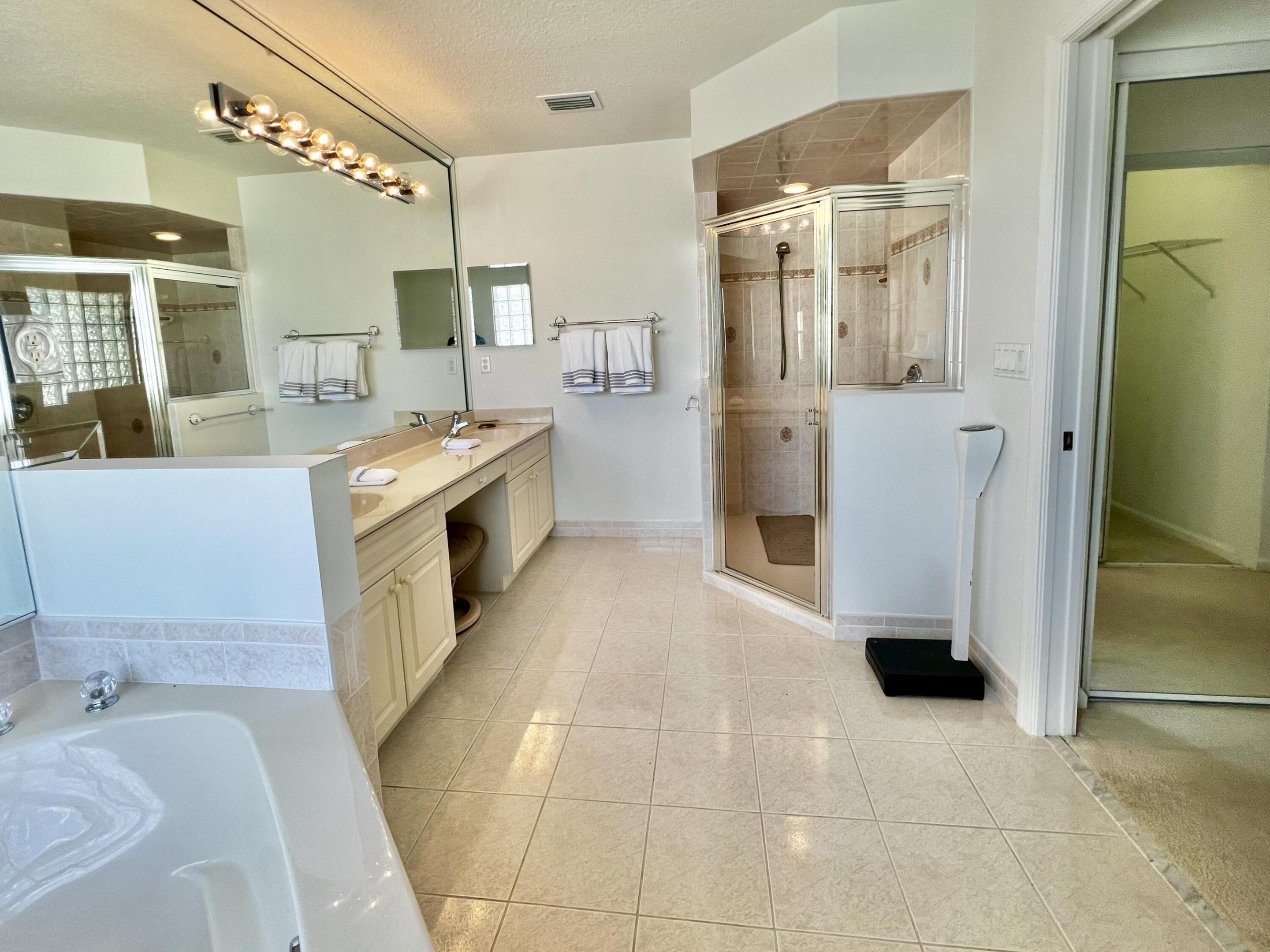 15885 Schweizer Court