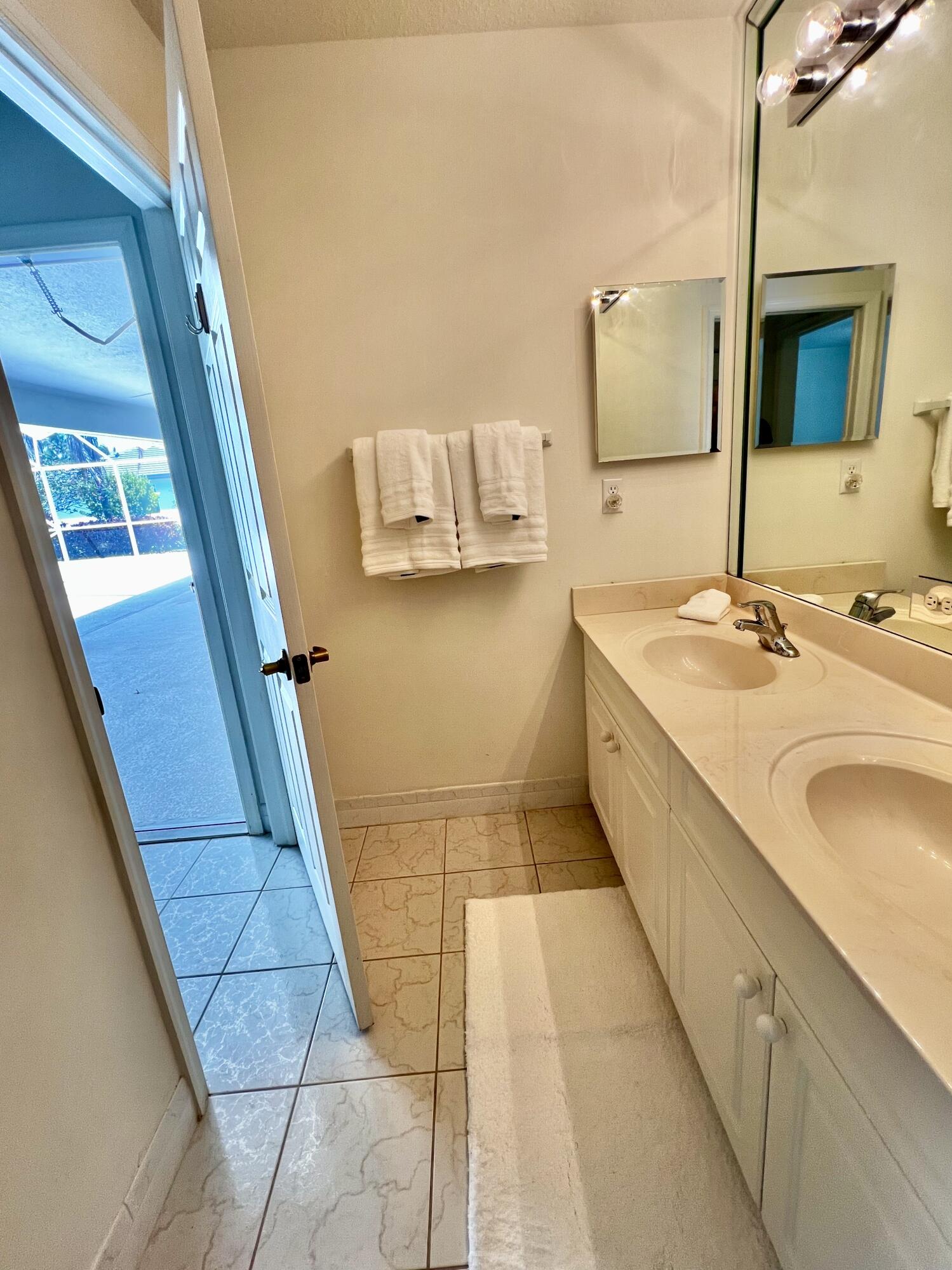 15885 Schweizer Court