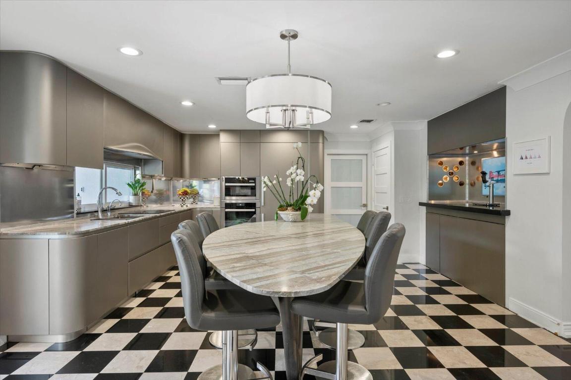 2900 Greenbriar Boulevard