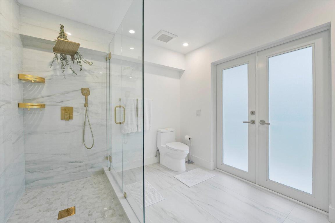 2900 Greenbriar Boulevard