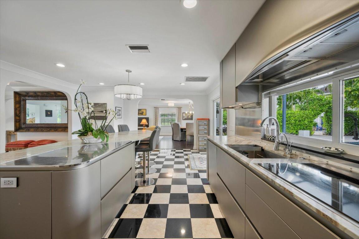 2900 Greenbriar Boulevard