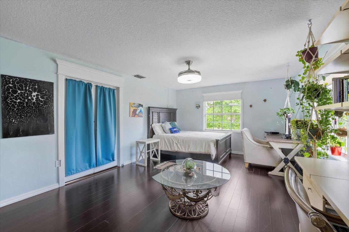 2900 Greenbriar Boulevard