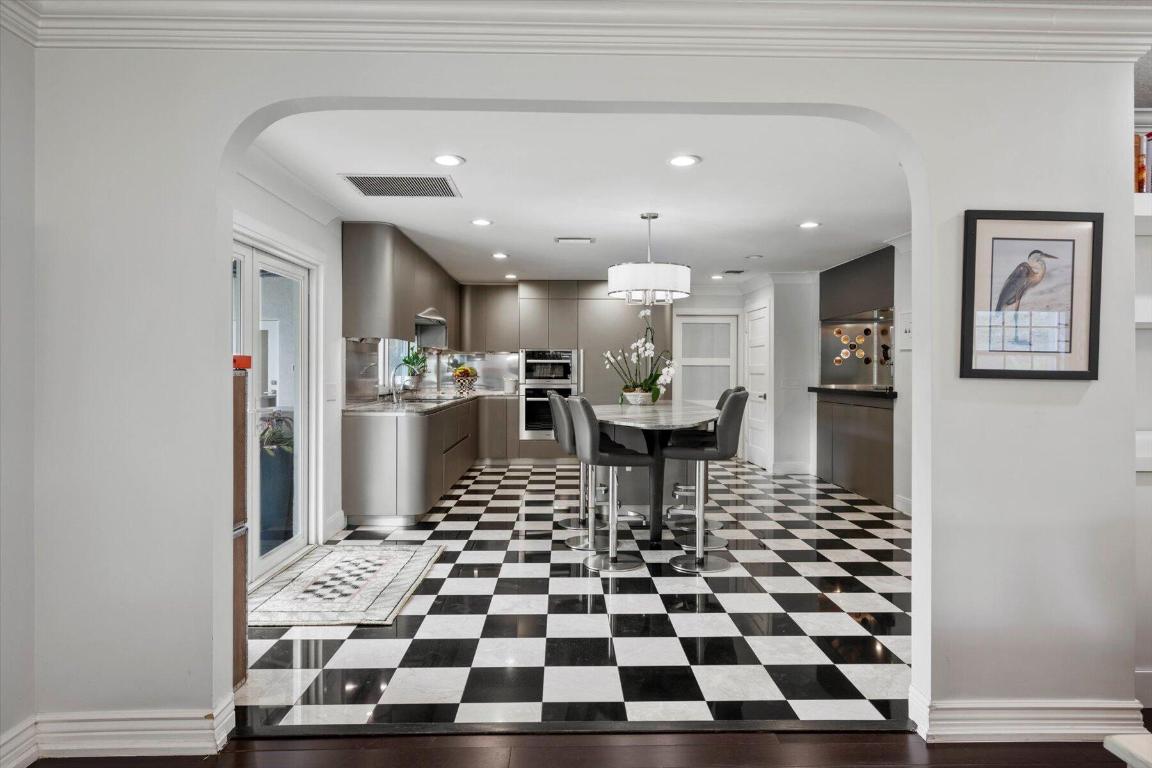 2900 Greenbriar Boulevard