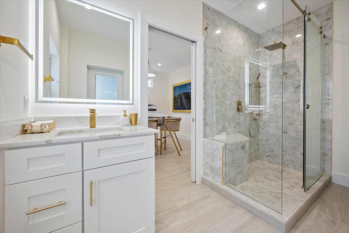 2900 Greenbriar Boulevard