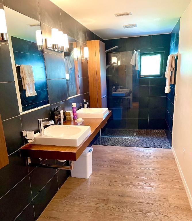 13514 Fountain View Boulevard