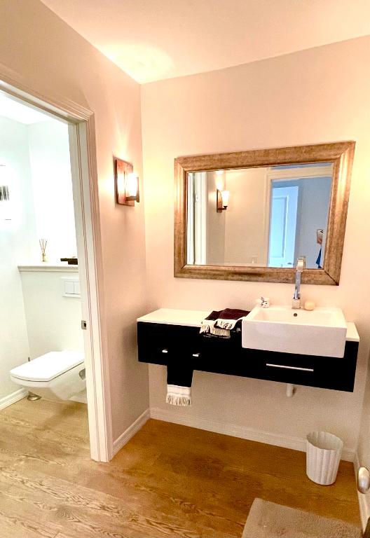 13514 Fountain View Boulevard