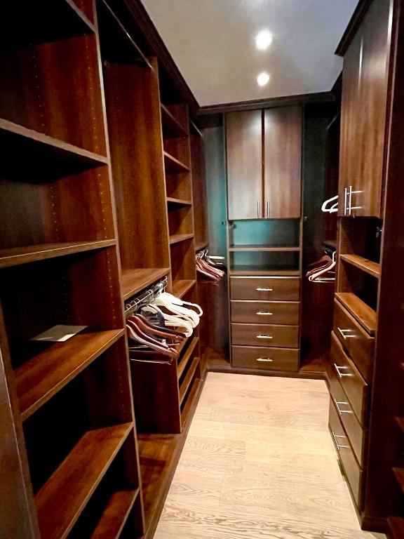 13514 Fountain View Boulevard