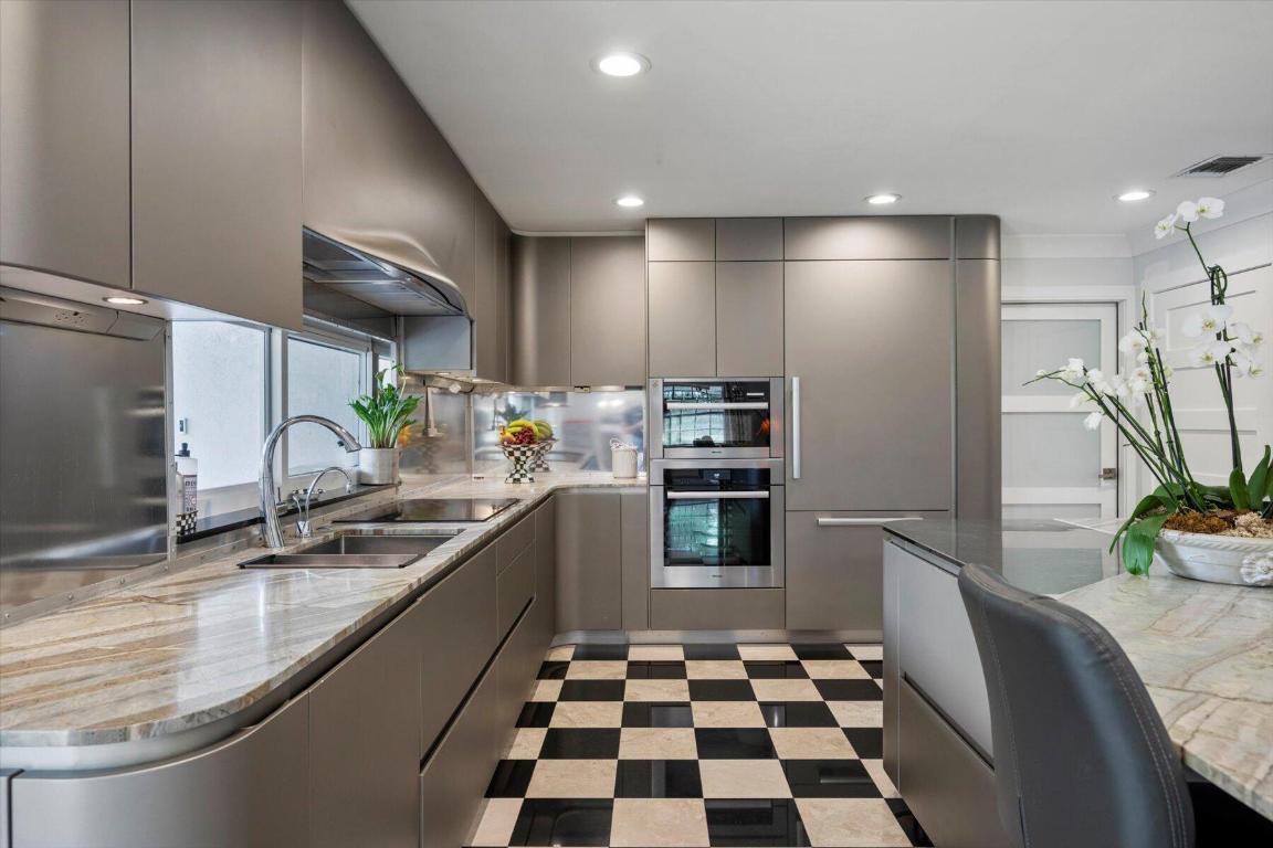 2900 Greenbriar Boulevard