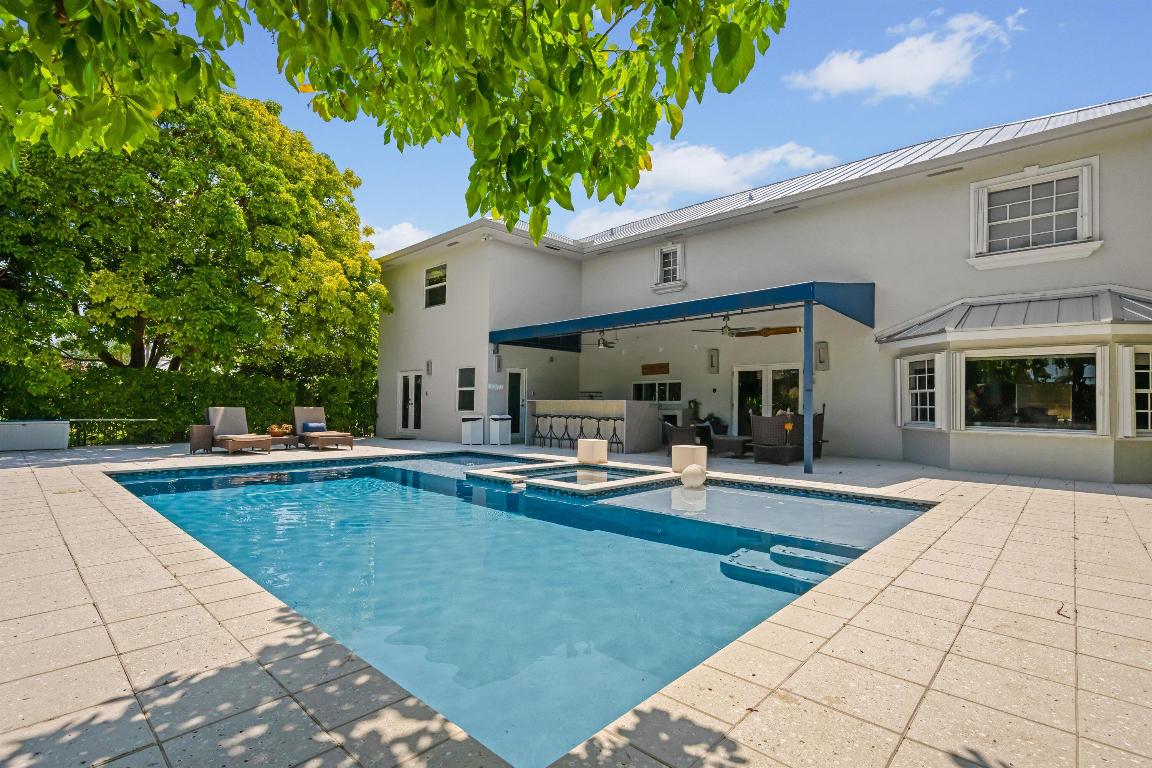 2900 Greenbriar Boulevard