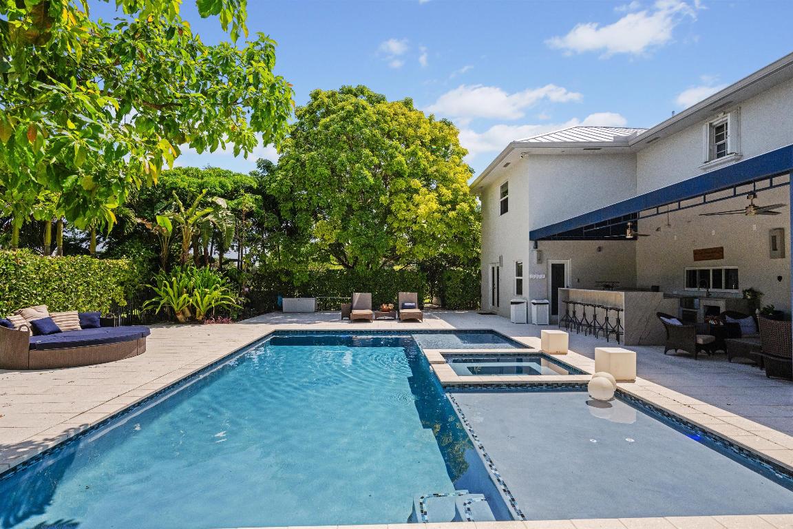 2900 Greenbriar Boulevard