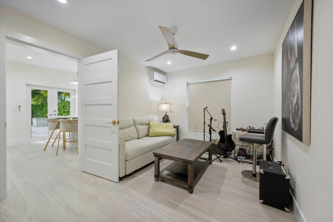 2900 Greenbriar Boulevard