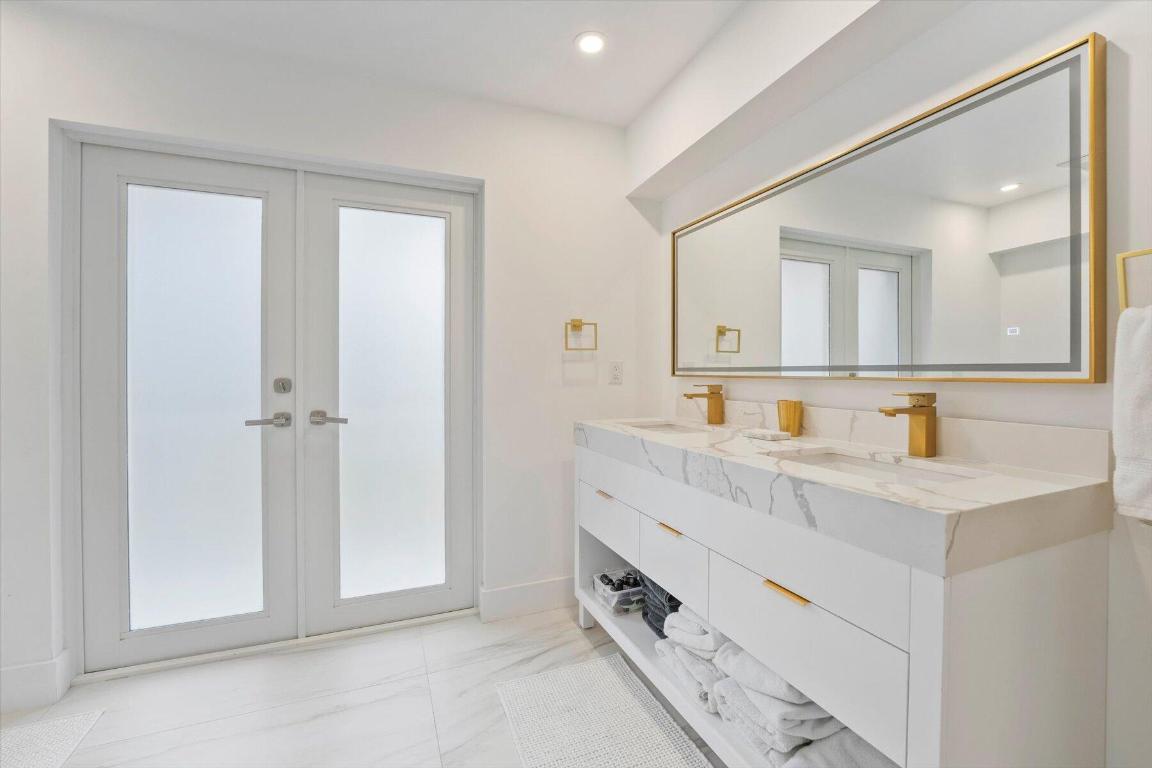 2900 Greenbriar Boulevard