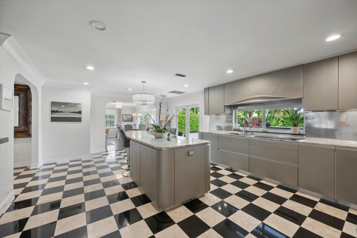 2900 Greenbriar Boulevard