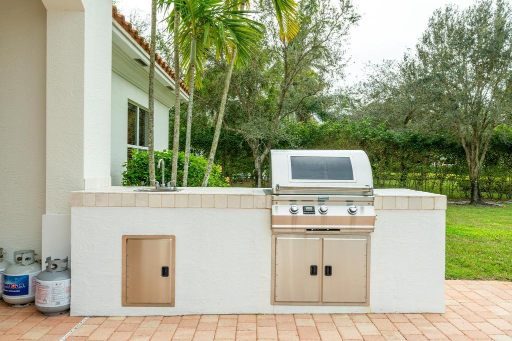 2685 Greenbriar Boulevard