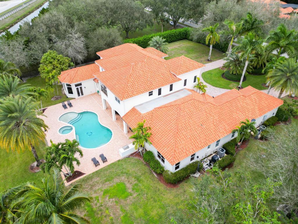 2685 Greenbriar Boulevard