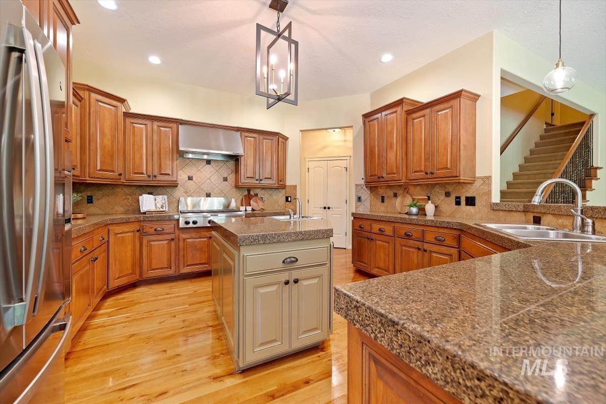 873 N Woodvalley Place