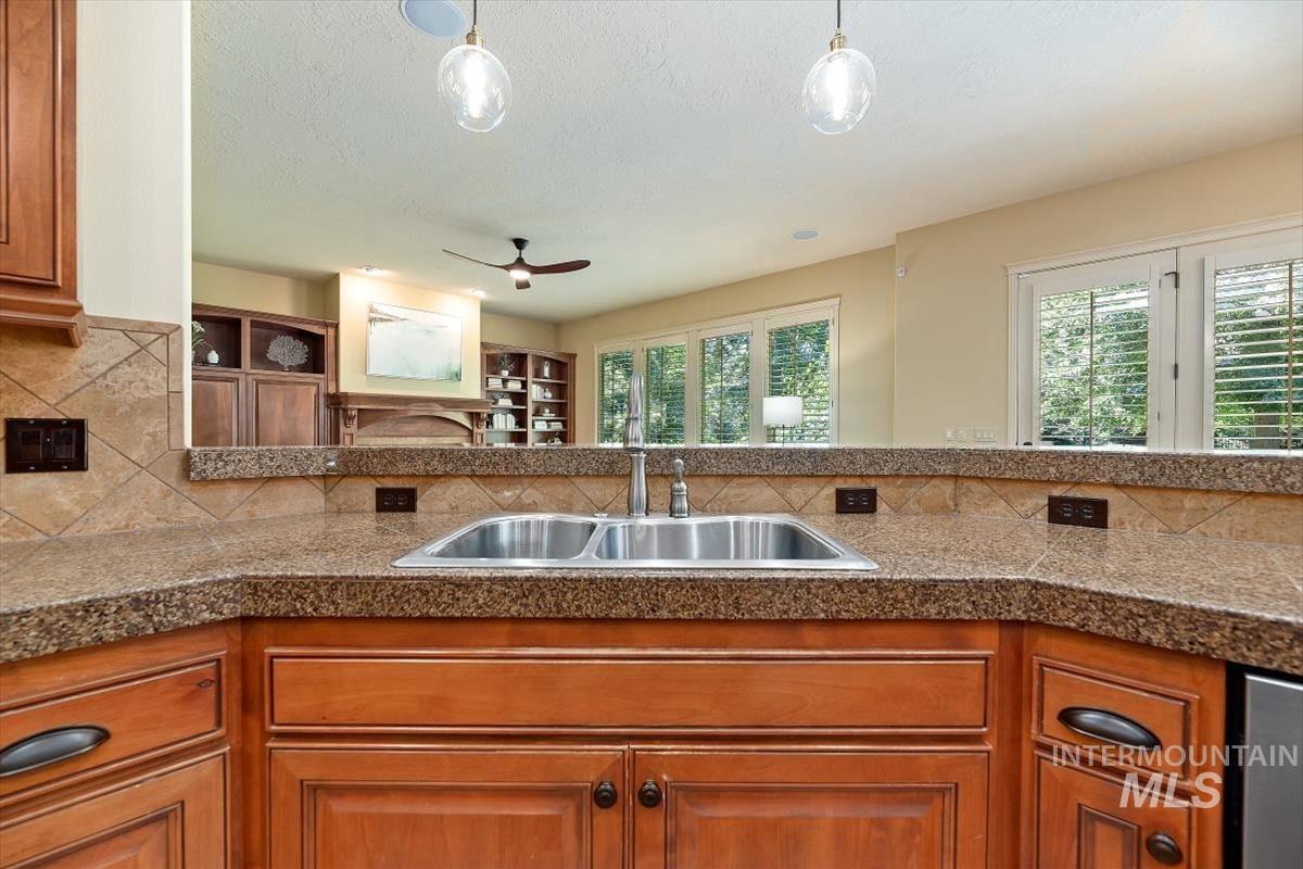 873 N Woodvalley Place