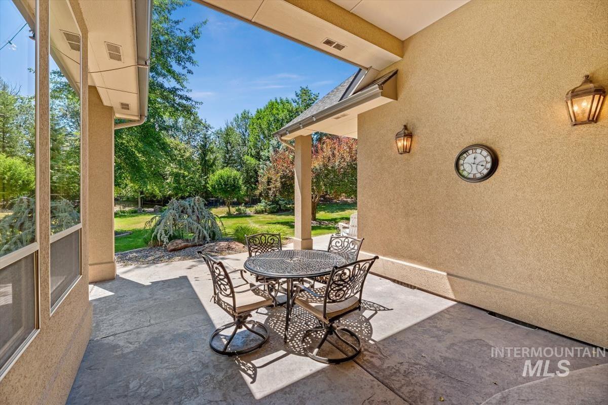 873 N Woodvalley Place