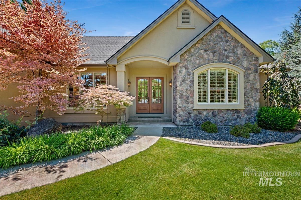 873 N Woodvalley Place