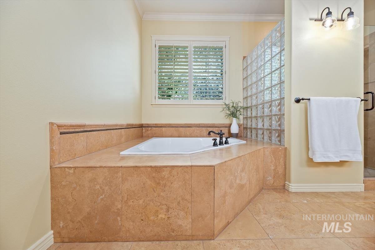 873 N Woodvalley Place