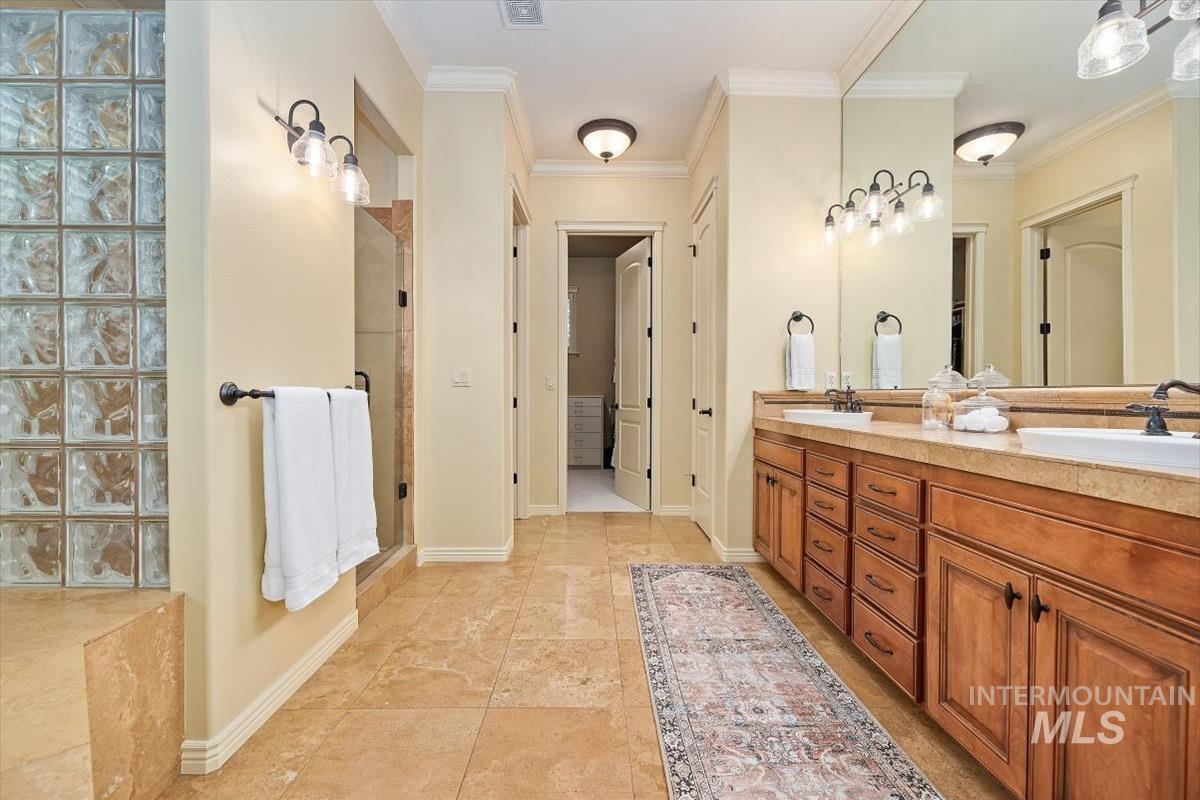 873 N Woodvalley Place