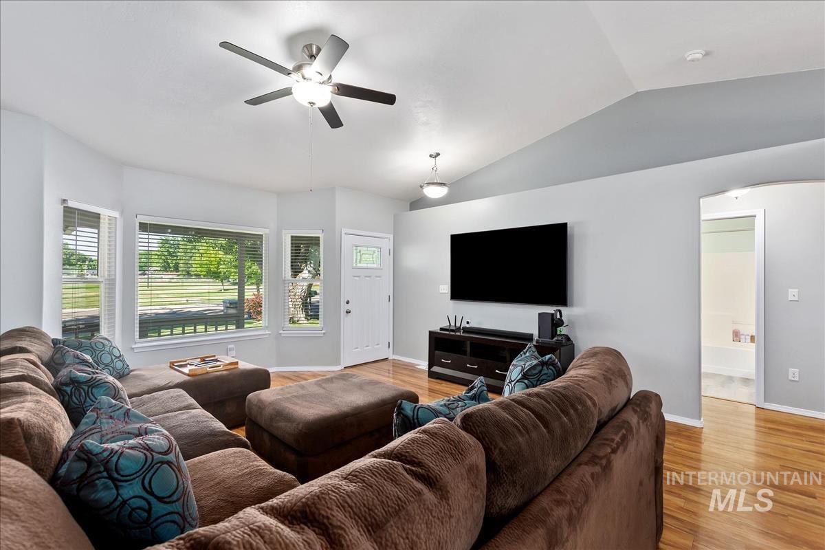 3220 E Park Ridge Dr