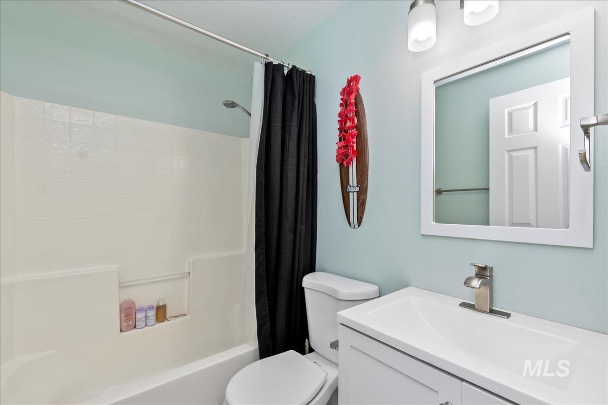 3220 E Park Ridge Dr