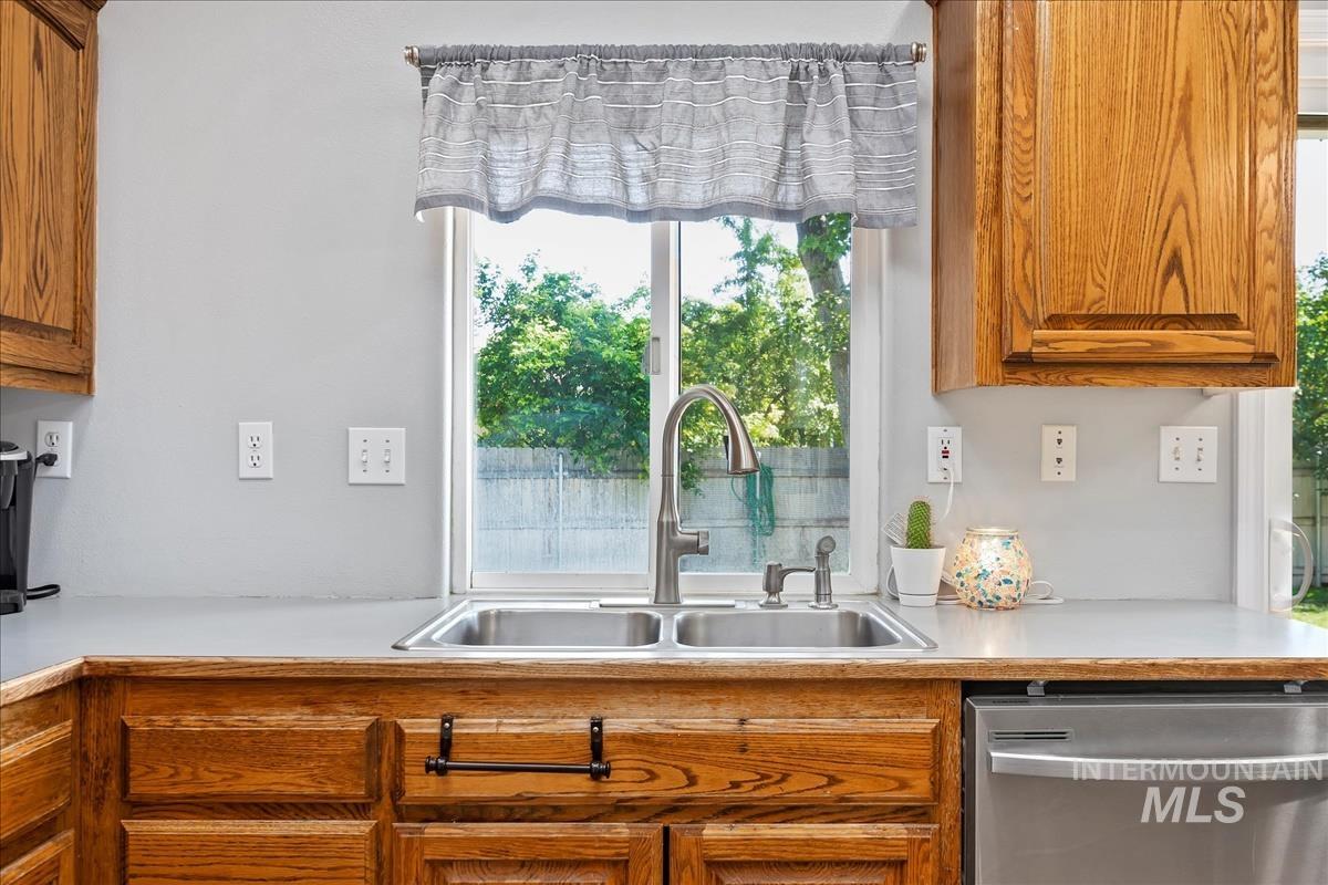 3220 E Park Ridge Dr