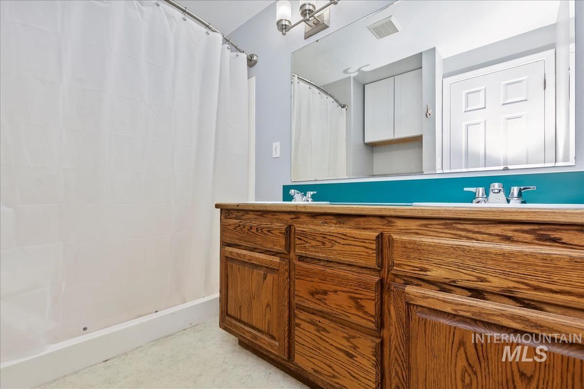 3220 E Park Ridge Dr