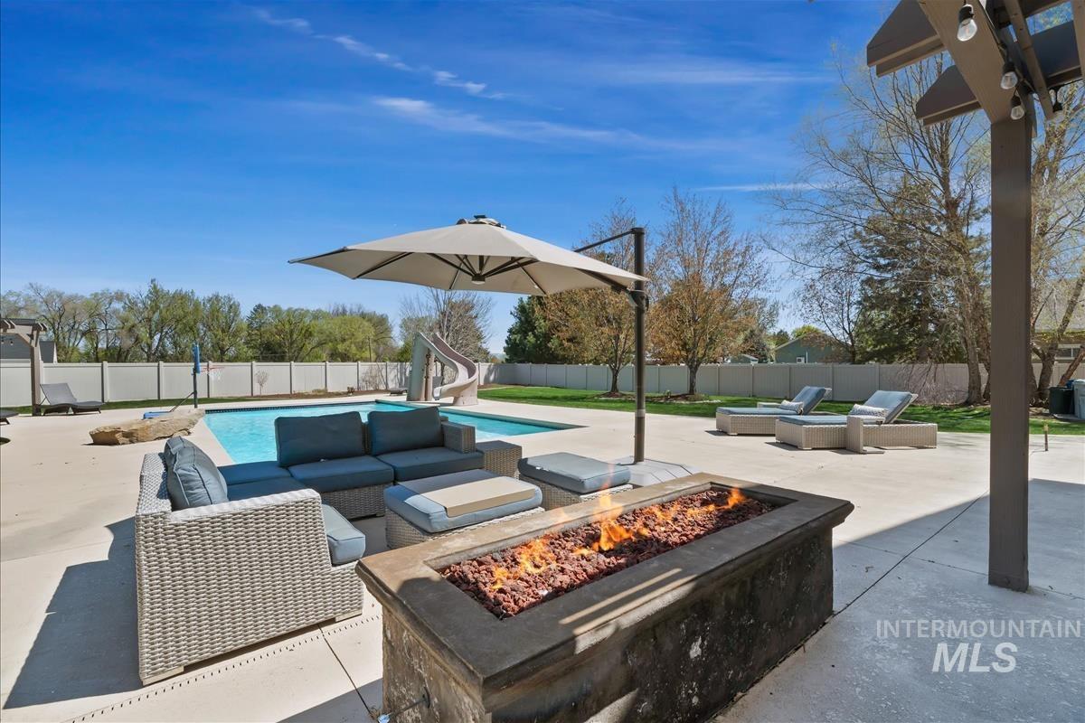 1684 N Spring Hollow Way