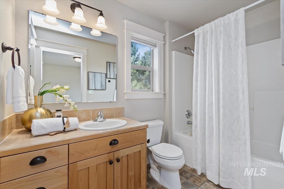 1684 N Spring Hollow Way