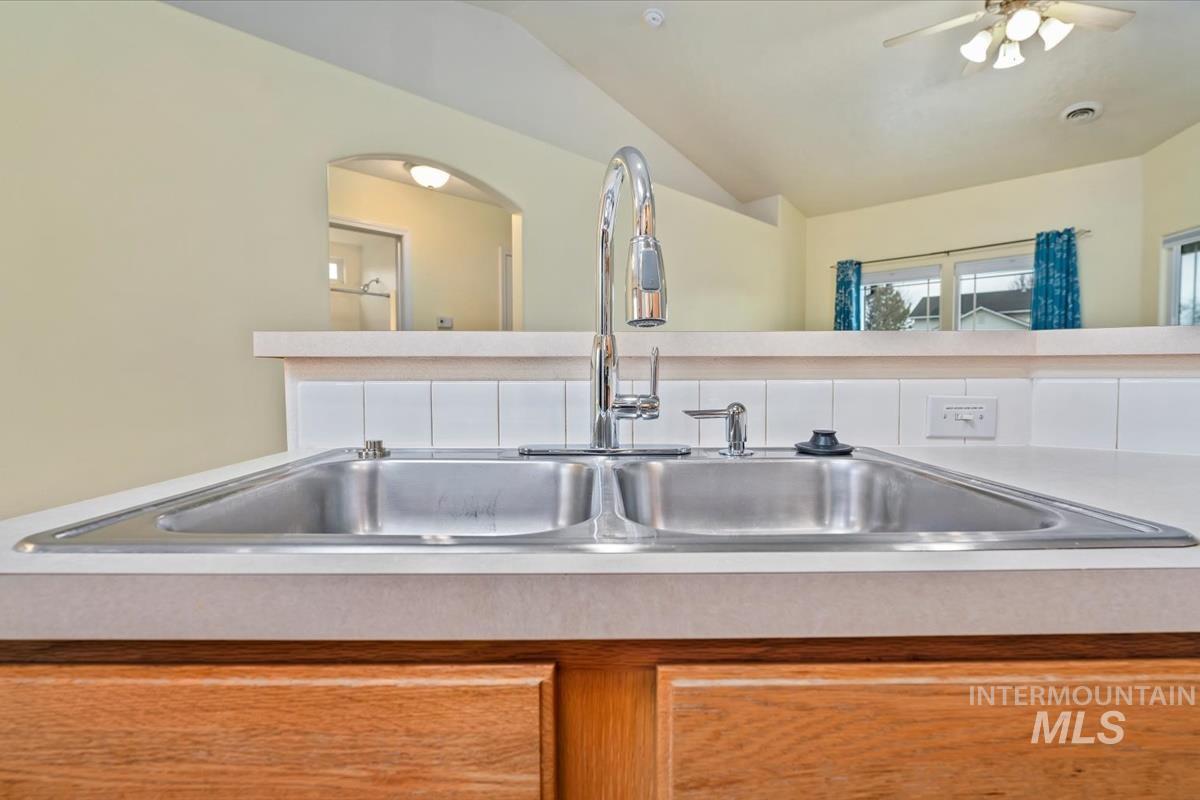 2009 Queen Anne Drive