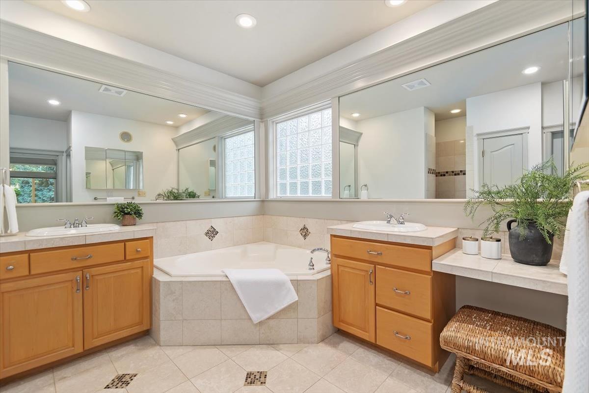 1420 W Powder Ct