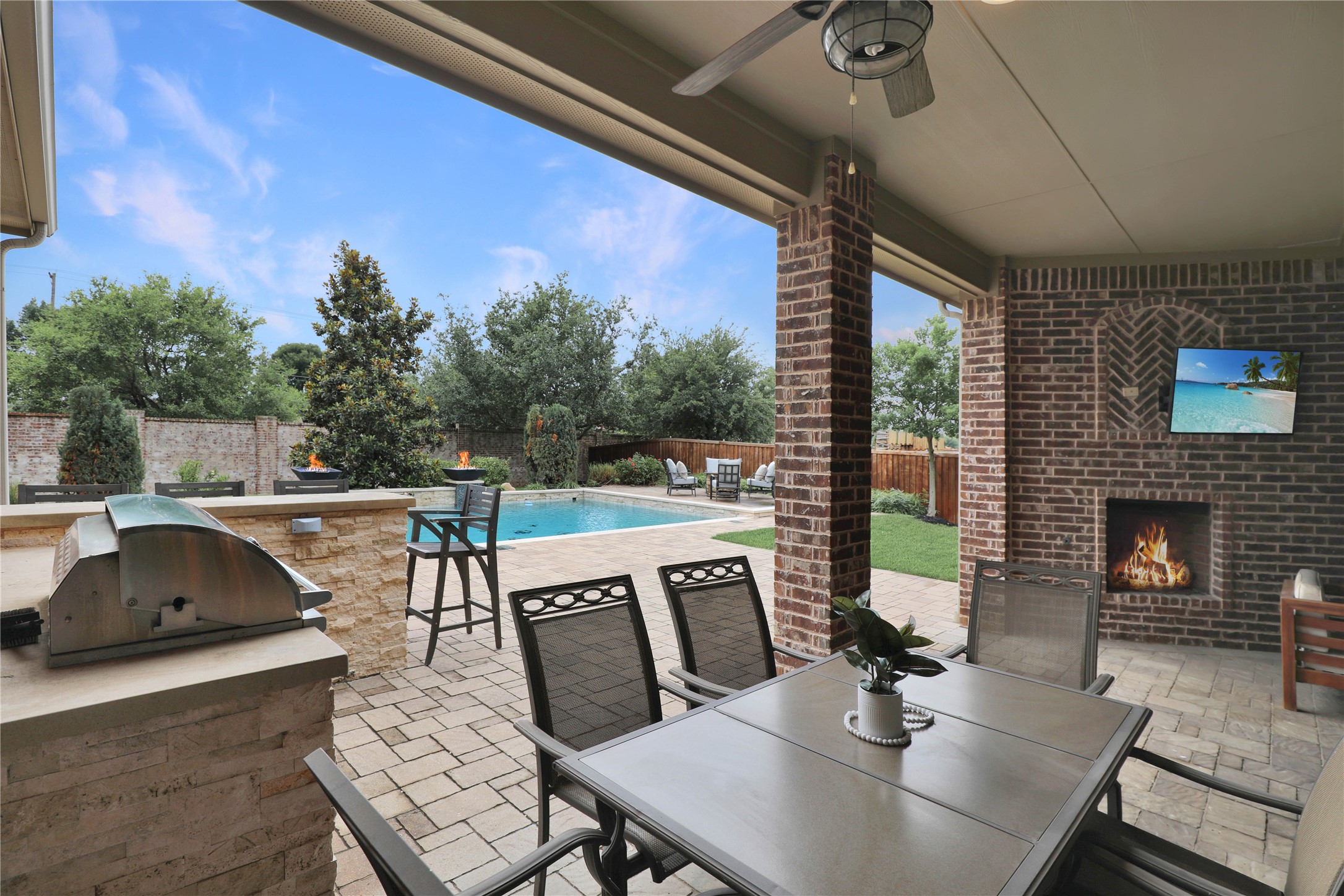 1304 Capilano Way
