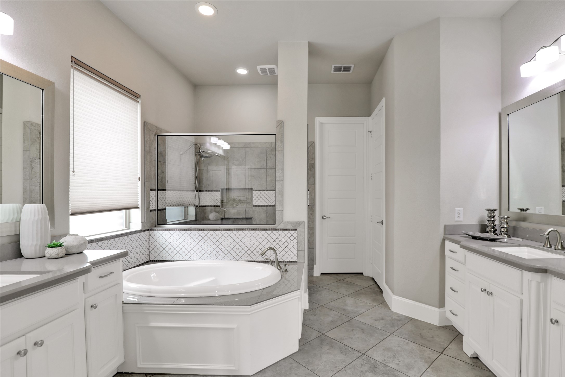 1304 Capilano Way