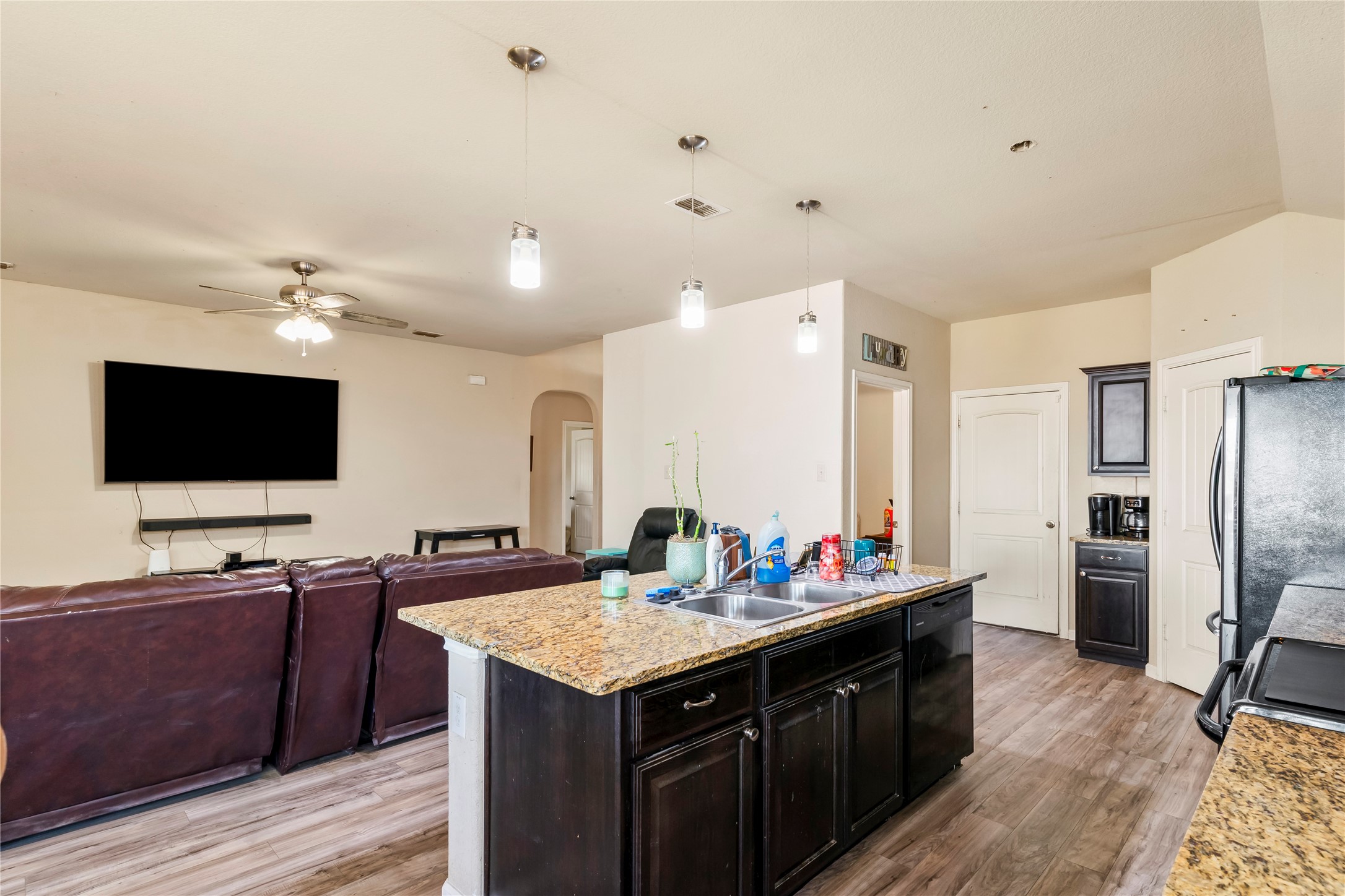 305 Pimlico Way