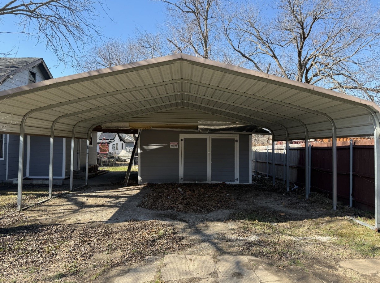 1027 E Lamar Street