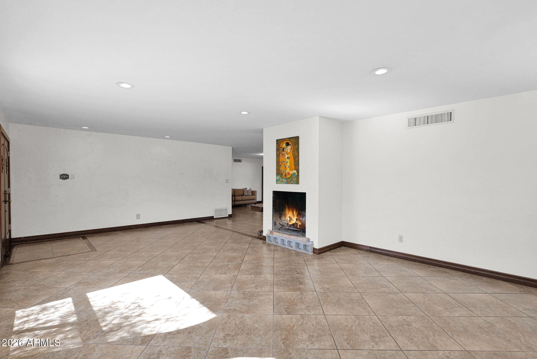2818 E CALAVEROS Drive