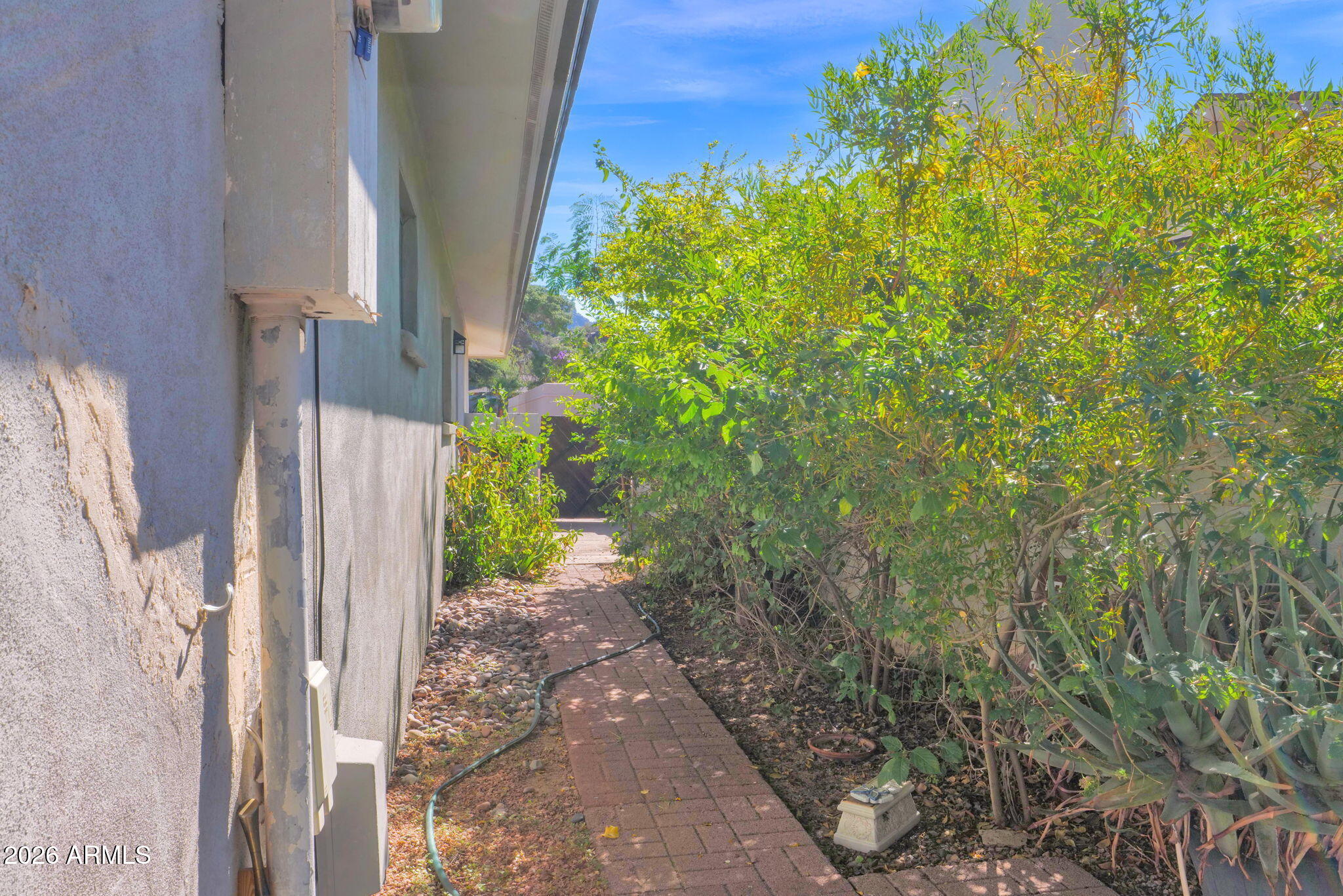 2818 E CALAVEROS Drive