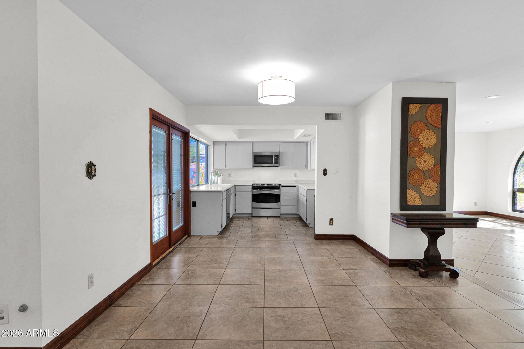 2818 E CALAVEROS Drive