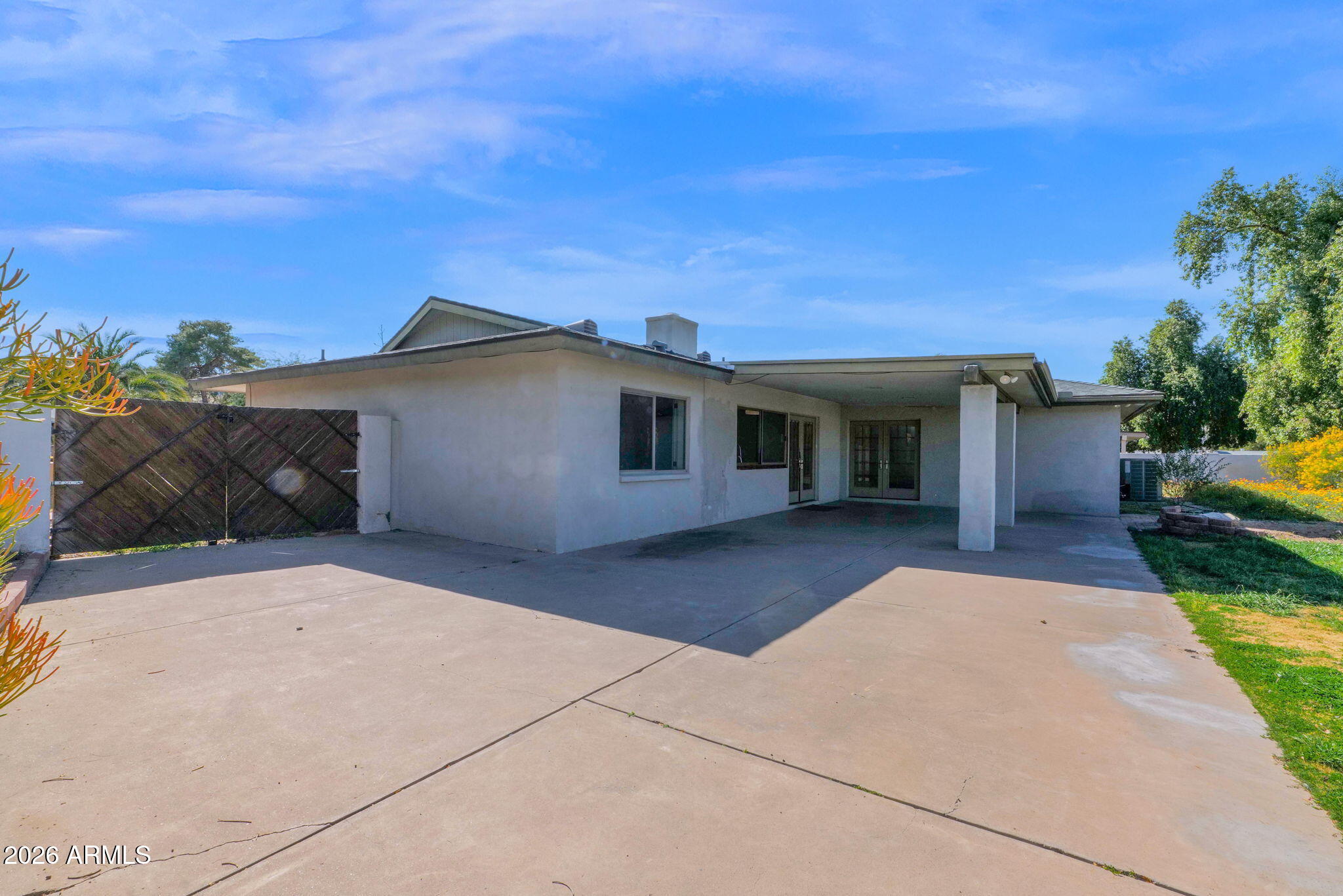 2818 E CALAVEROS Drive