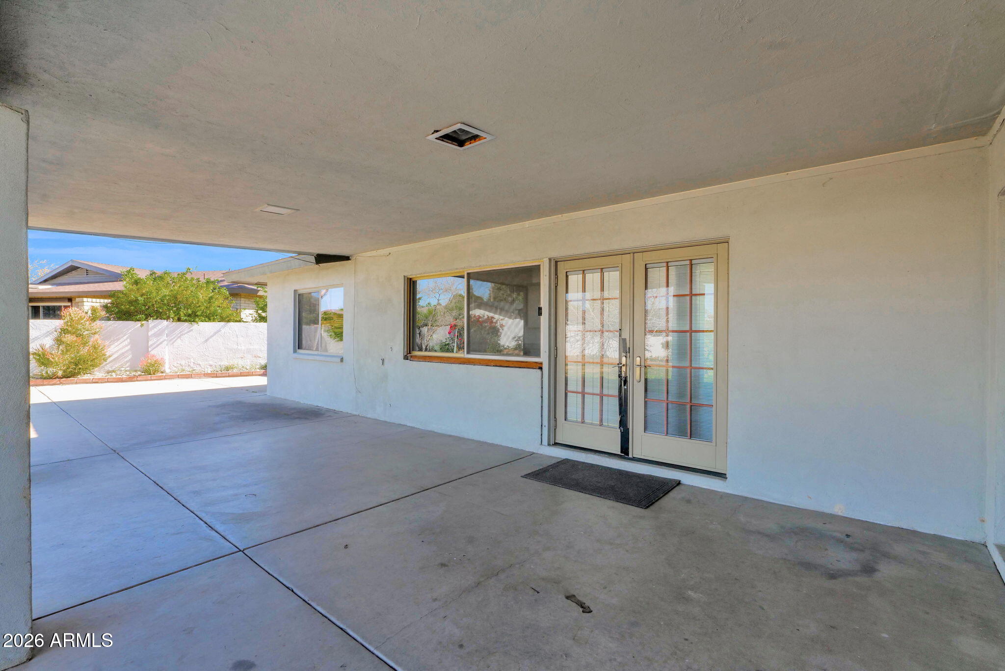 2818 E CALAVEROS Drive