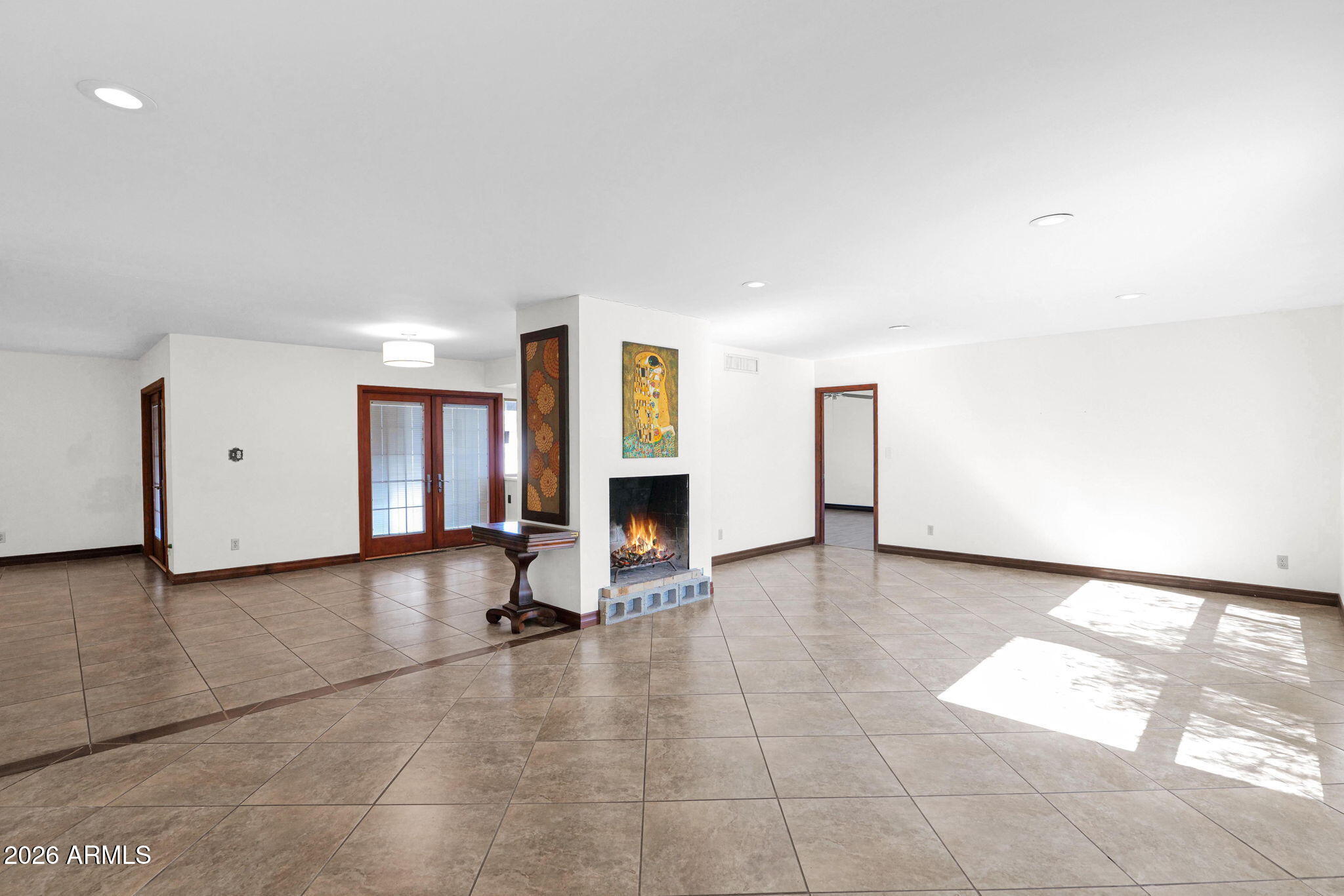 2818 E CALAVEROS Drive