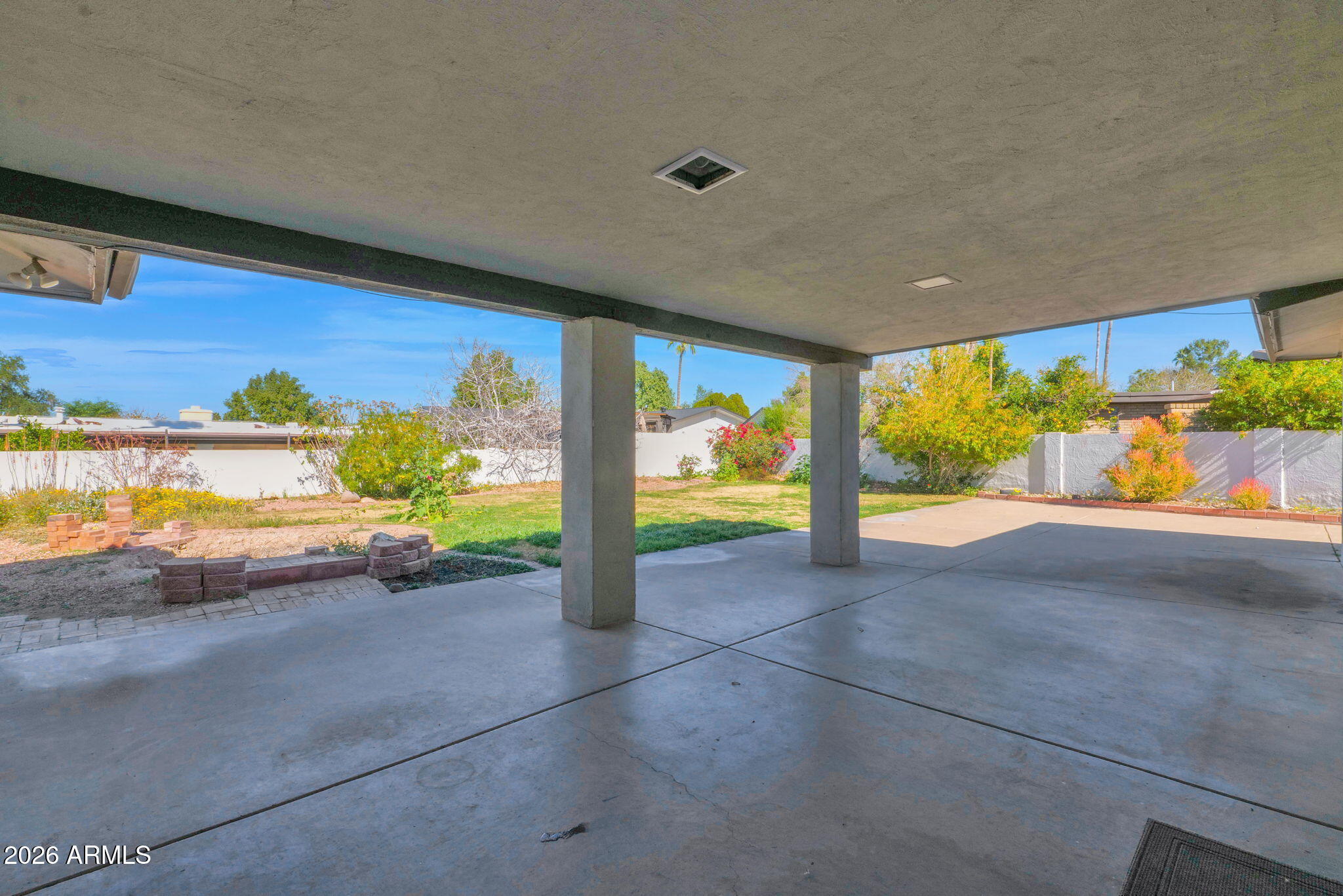2818 E CALAVEROS Drive