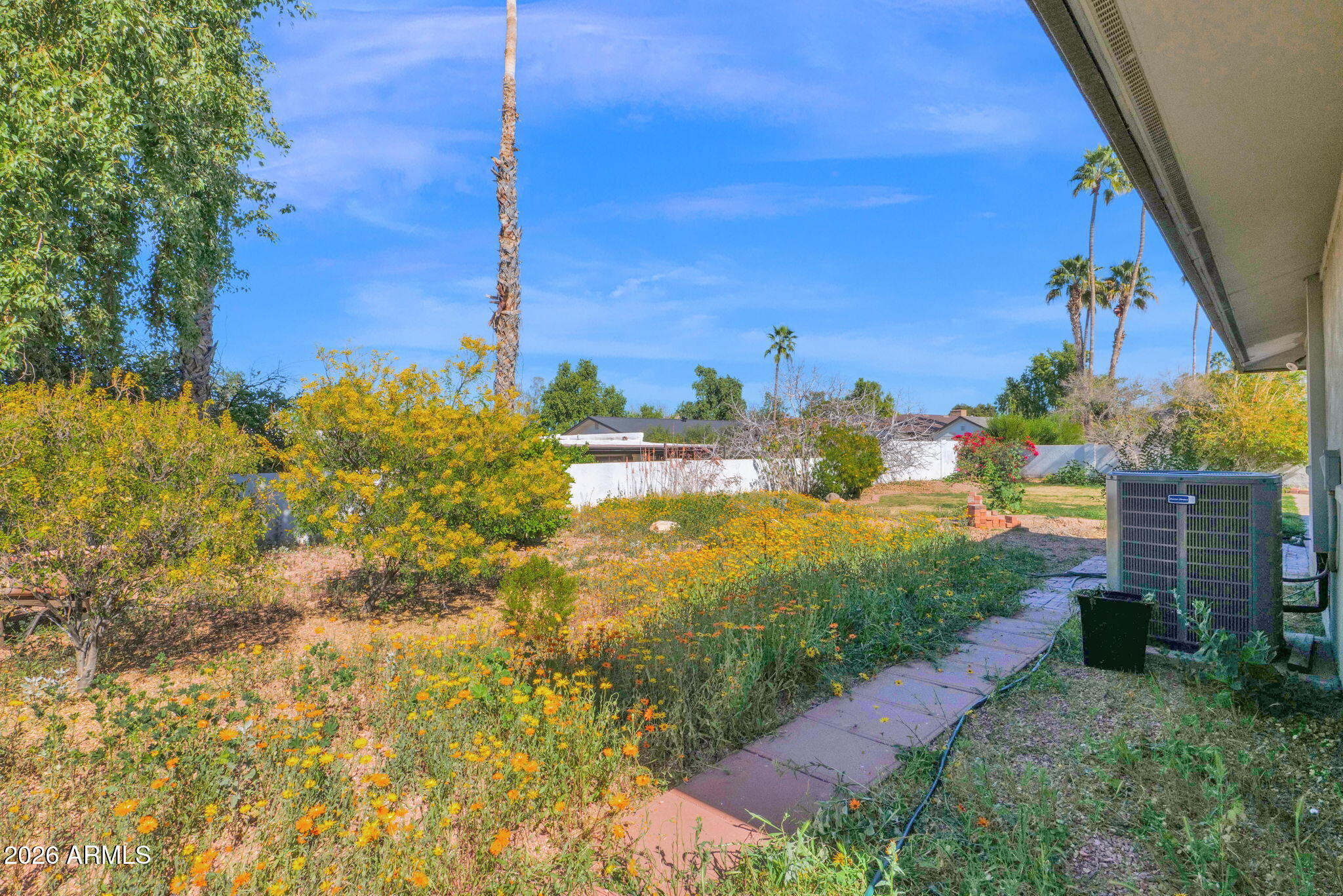 2818 E CALAVEROS Drive