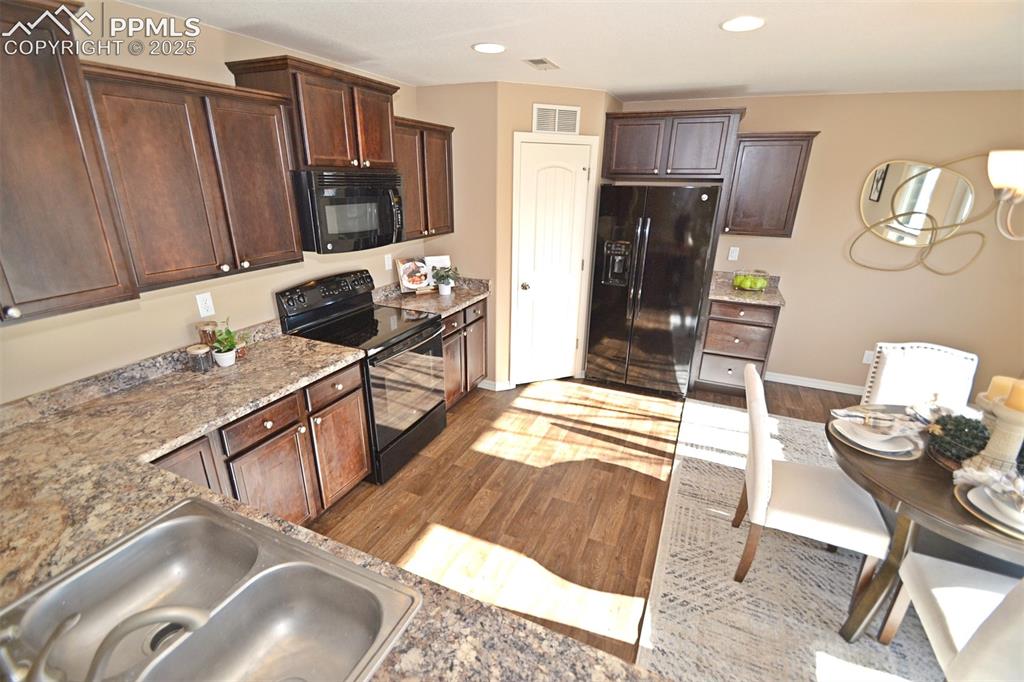 4087 Silver Star Grove