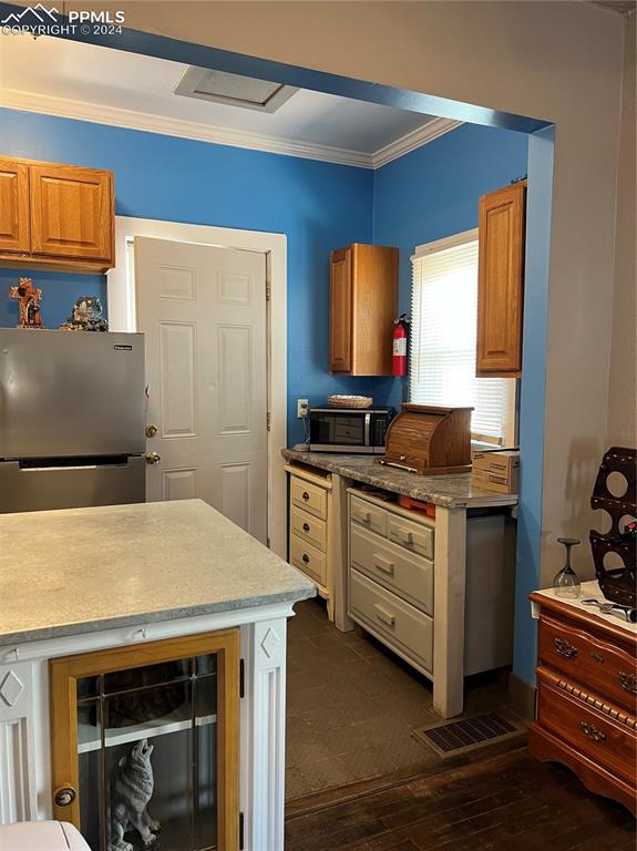 308 E 10th Street