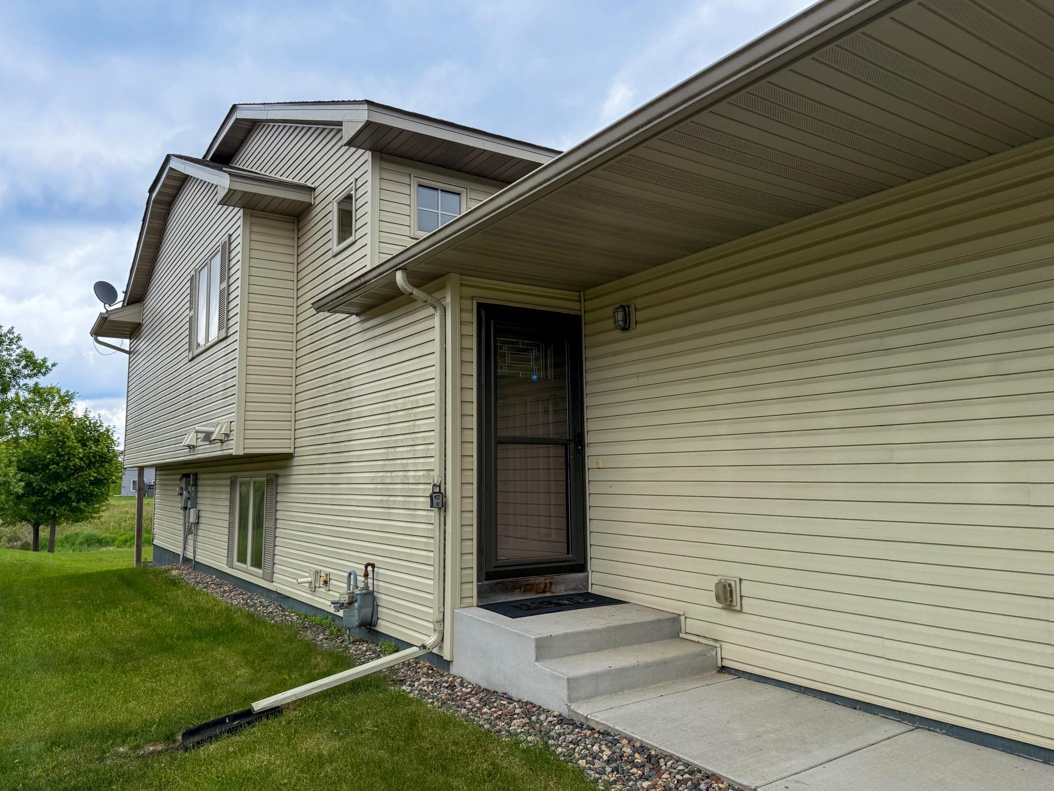 922 Whiskey Road NW